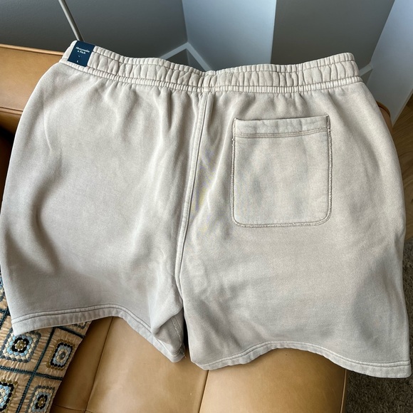 Abercrombie & Fitch Tan Fleece Relaxed Shorts Men’s Large NWT - Picture 8 of 12